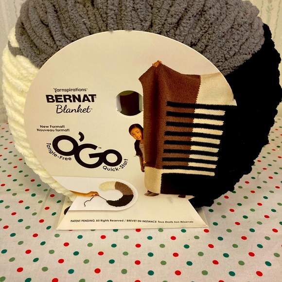 NIW Yarnspiration Bernat Blanket OGO Yarn - Picture 1 of 6